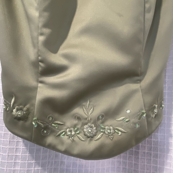 Vintage Floral Embroidered Women's Fancy Dress in Light Green - Picture 3 of 11